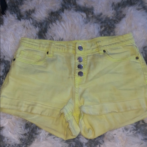 Shorts Bundle 🤍 - Picture 2 of 10